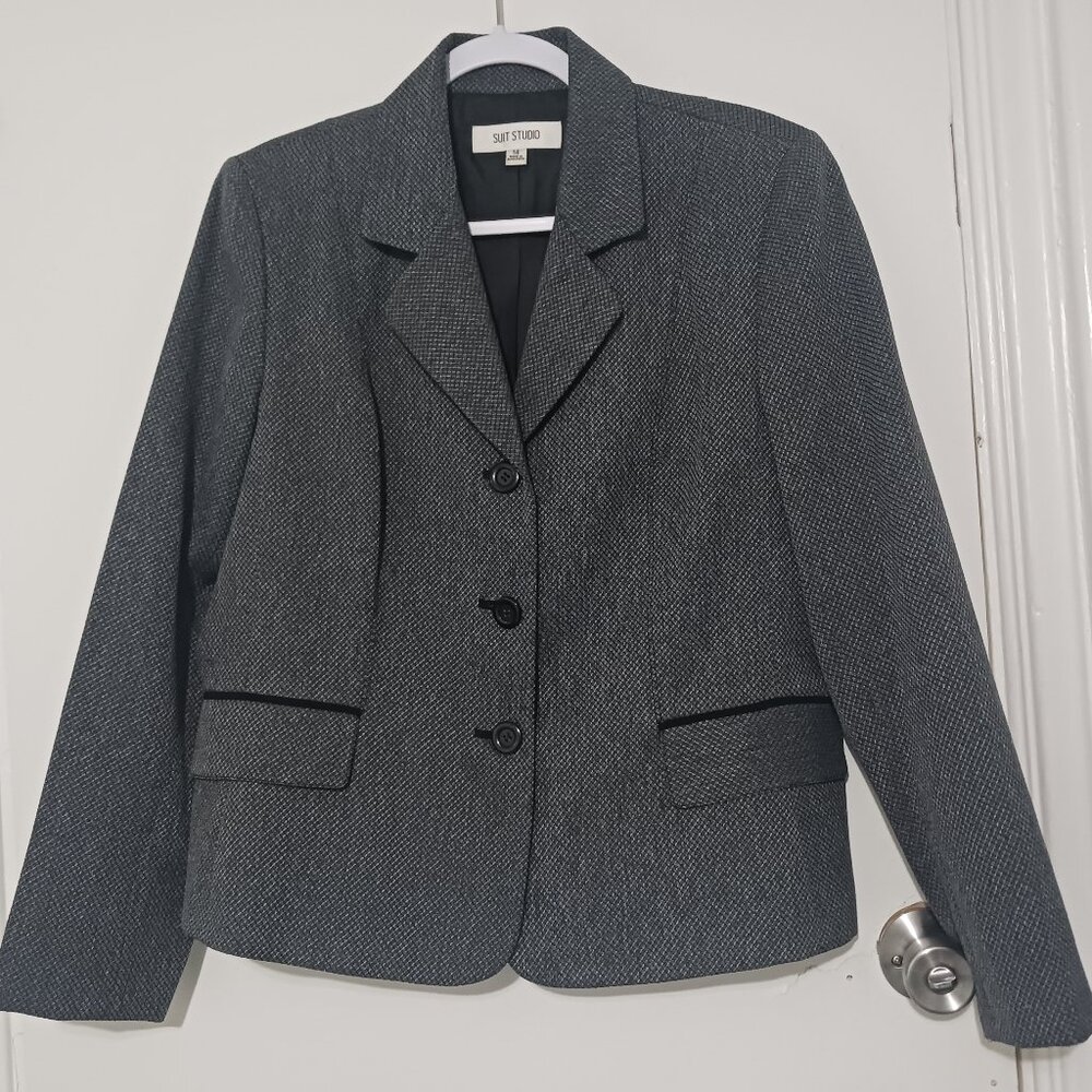 Suit Studio women's grey tweed blazer